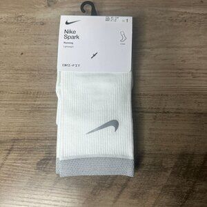 NWT Nike Unisex Spark Dri-FIT Running Crew Socks White Size Small (DA3584-100)